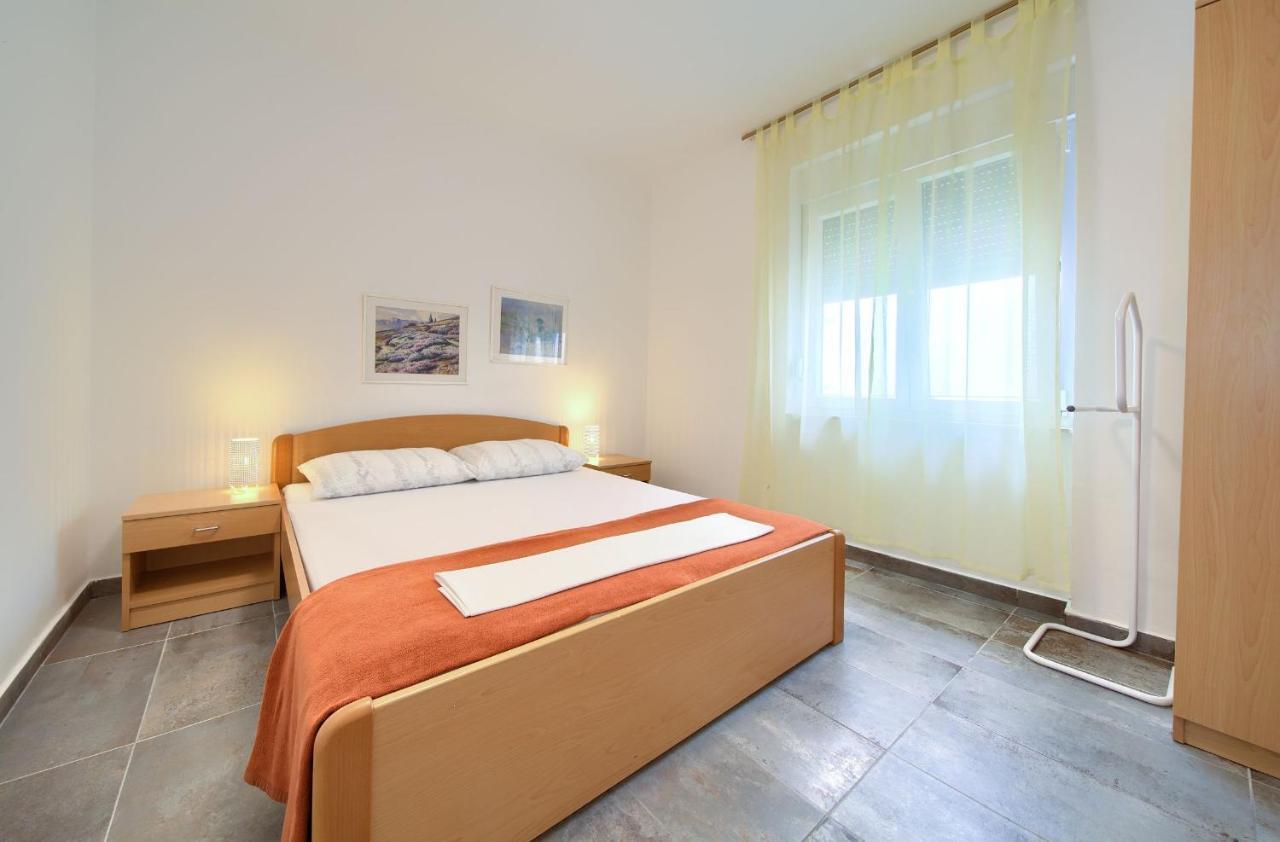 Apartments Dubravka Krk Town Luaran gambar