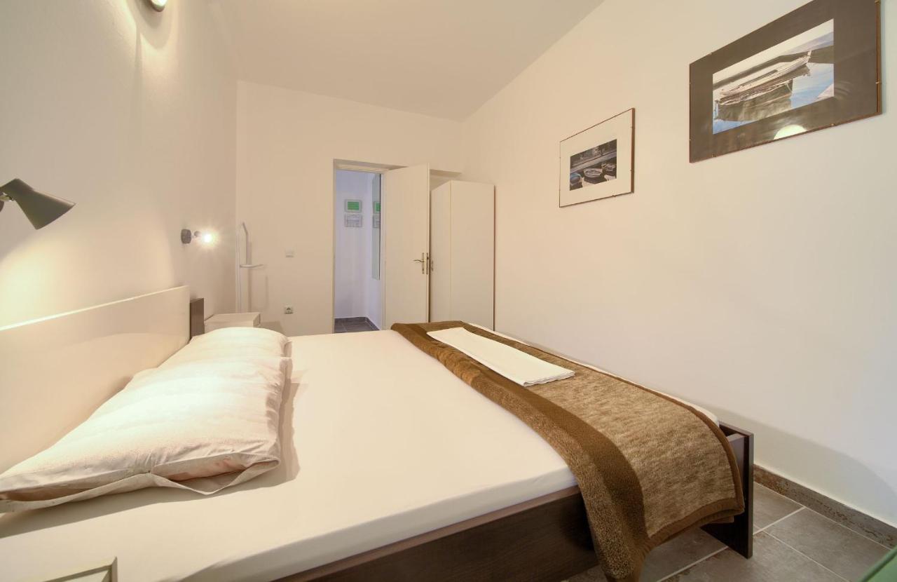 Apartments Dubravka Krk Town Luaran gambar