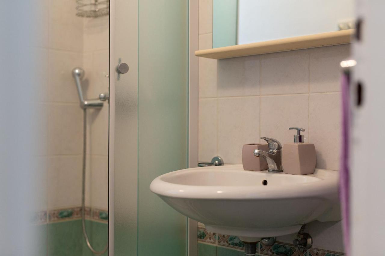 Apartments Dubravka Krk Town Luaran gambar