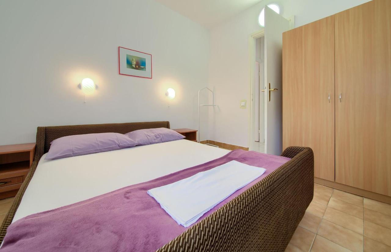 Apartments Dubravka Krk Town Luaran gambar